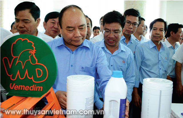 Thủ tướng Nguyễn Xuân Phúc đánh giá cao về chất lượng, mẫu mã sản phẩm của Vemedim Corporation 